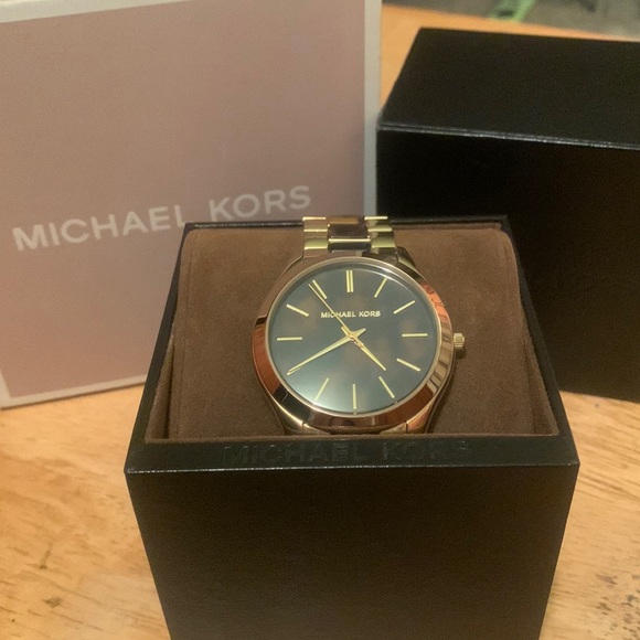Michael Kors Gold watch with Tortoise face & detail - Picture 2 of 5
